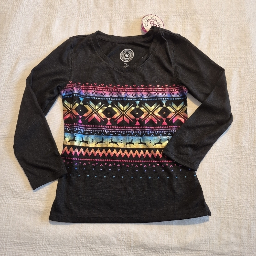 So girls size 6, long sleeve printed shimmery design snowflakes & deer, NWT
